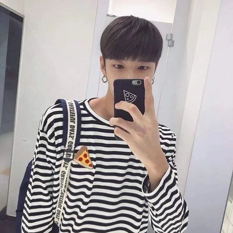 赫连震菊琳