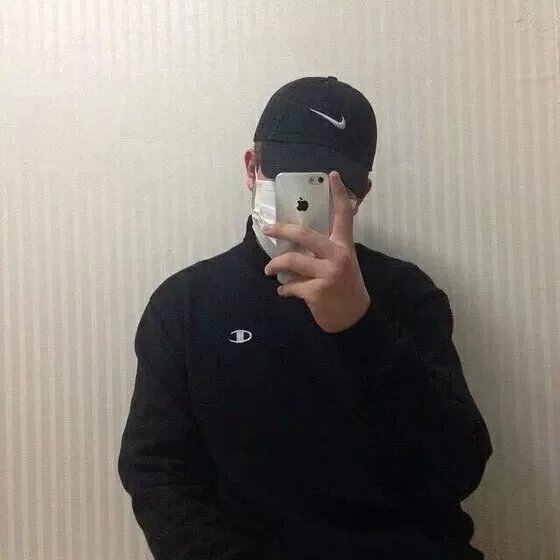 鲍红言娇